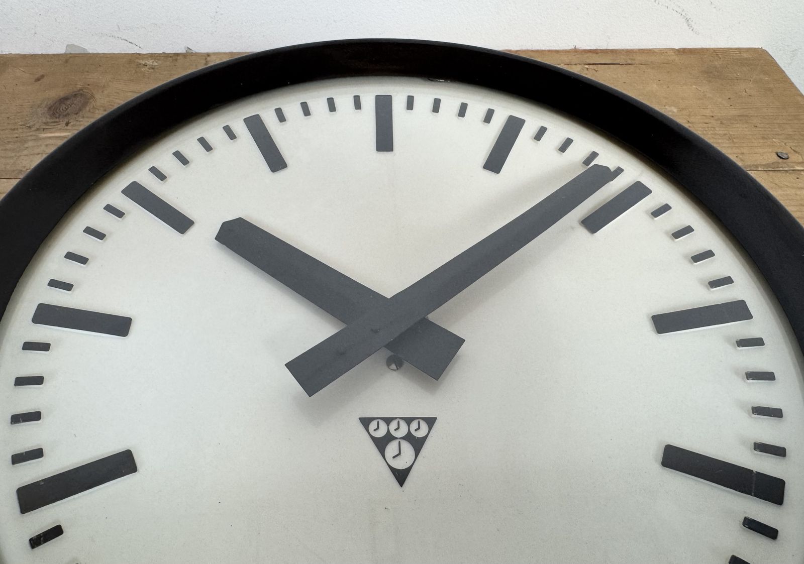 Industrial Bakelite Factory Wall Clock From Pragotron, 1960s, 6x photo vinterior