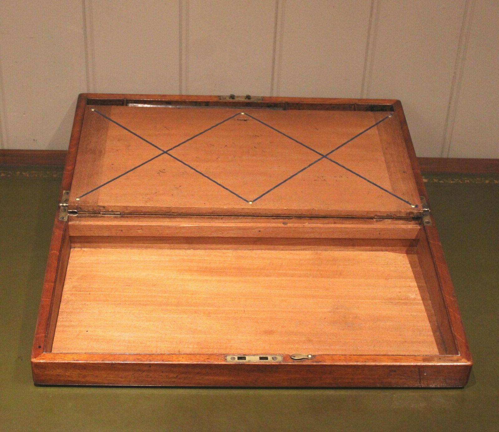 photo furniture Late 19th Century Mahogany Writing Slope