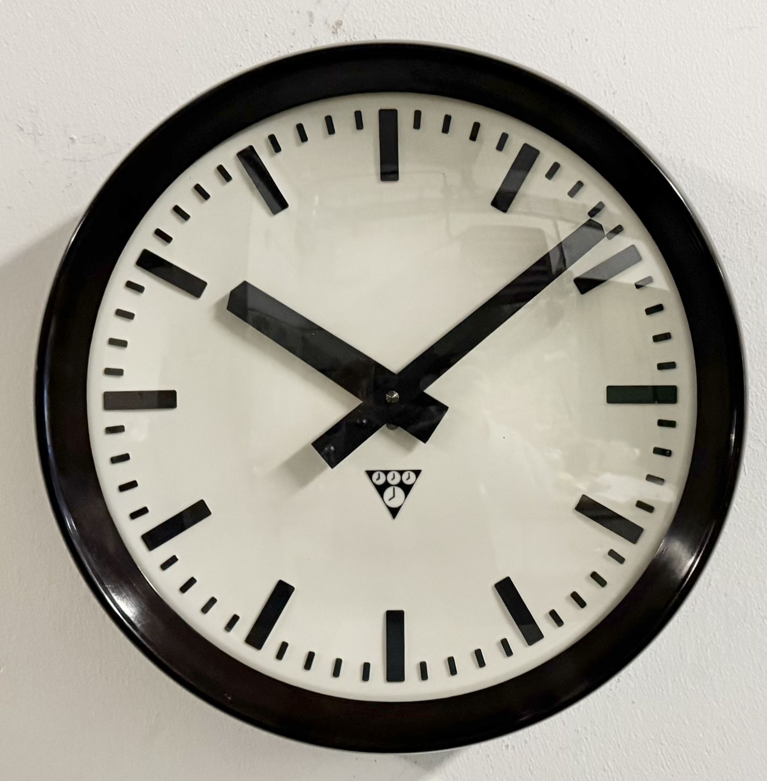Industrial Bakelite Factory Wall Clock From Pragotron, 1960s, 9x photo vintage