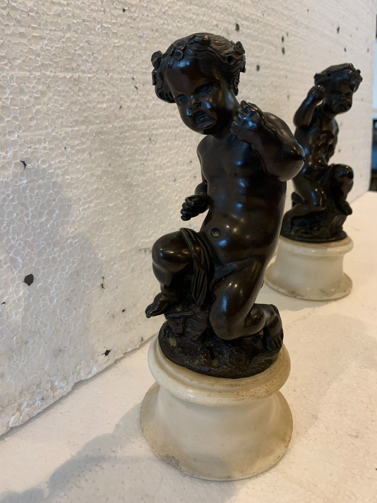 photo vintage Pair Of Bronze Putti With Brown Patina On White Marble Base 20th Century