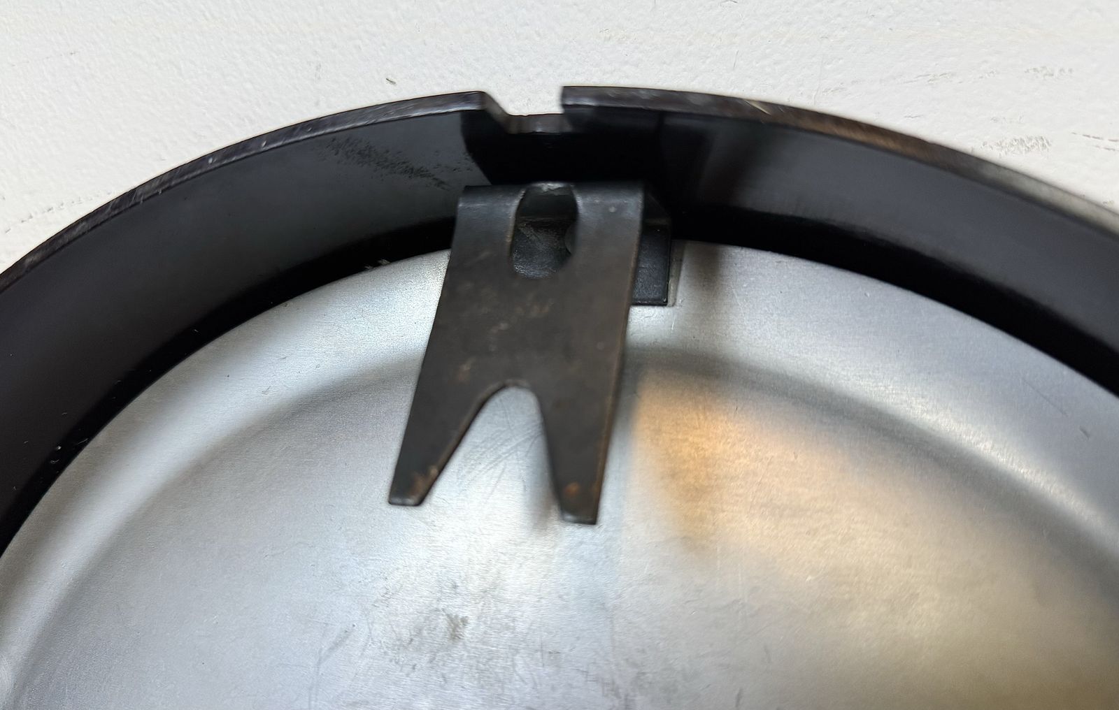 photo vinterior Industrial Brown Bakelite Factory Wall Clock From Pragotron, 1960s