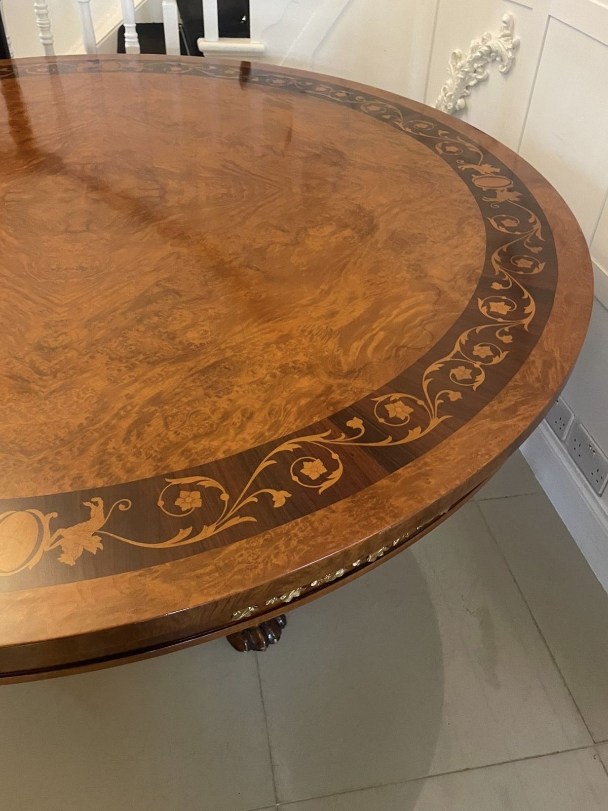 Magnificent Quality 8/10 Seater Antique Burr Walnut Marquetry Inlaid Carved Gilded Dining Table photo for sale