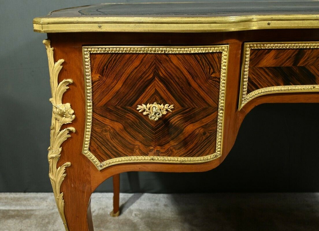 3860.0 Small Middle Desk In Mahogany And Rosewood, Louis XV Style, Napoleon III Period – Mid 19th Century photo