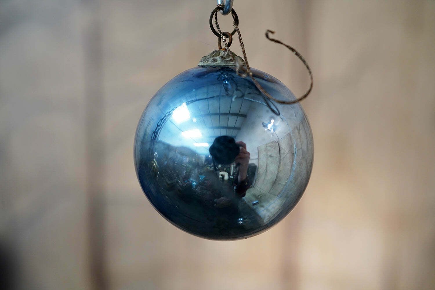 photo vinterior A Mixed Group Of Eleven Victorian Mercury Glass Witches Balls C.1890 1900