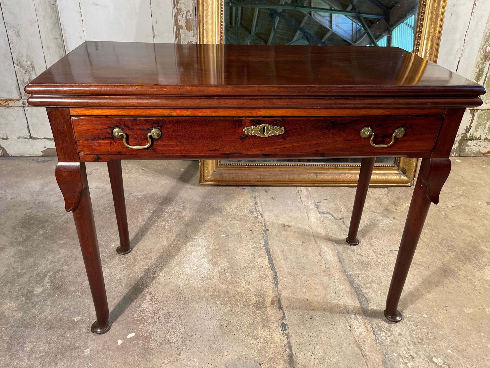 photo vintage Early Antique Georgian Cuban Mahogany Console Extending Card Tea Table