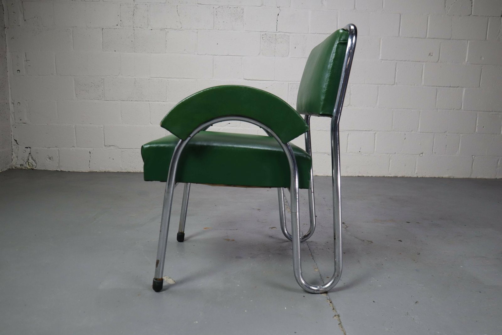 Bauhaus Tubular Cantilever Chair, 1930's photo vinterior