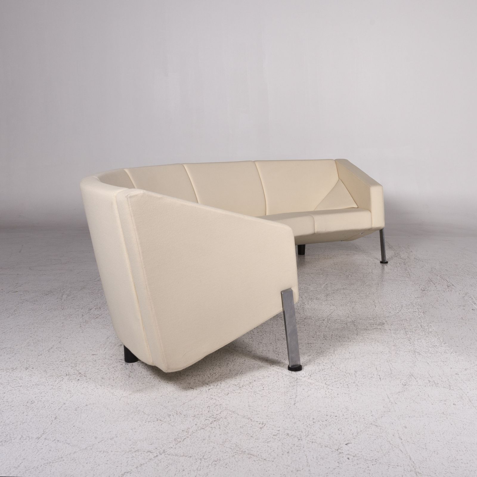 photo furniture Fritz Hansen Decision Fabric Corner Sofa Cream