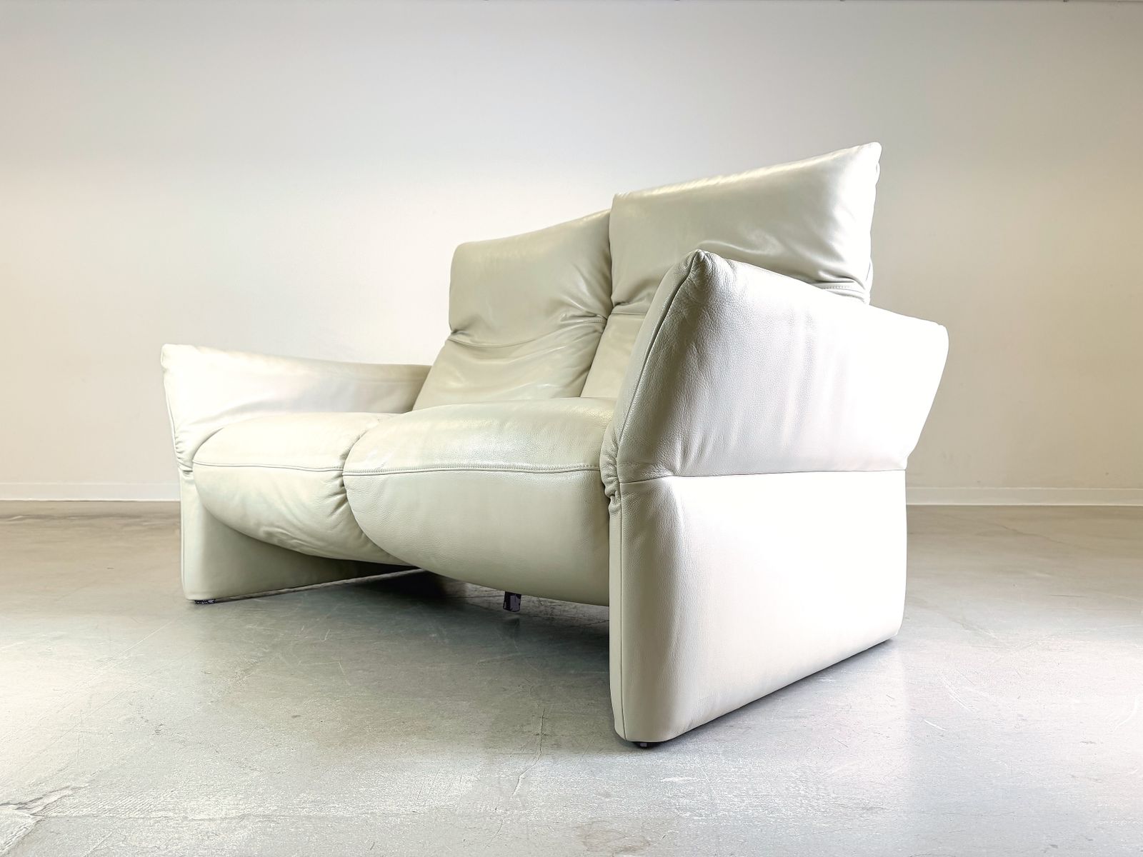 photo furniture Koinor Sofa Elena Couch Foldable Two Seater Leather White Design