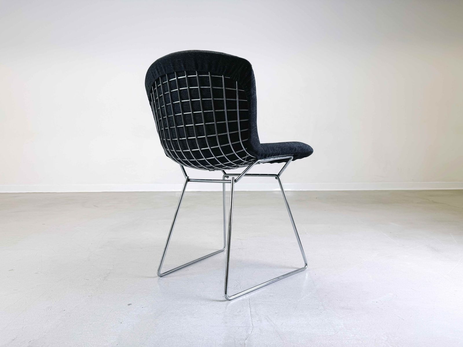 photo for sale Set Of 4 Chairs Harry Bertoia Knoll Intenational 1980s Upholstered