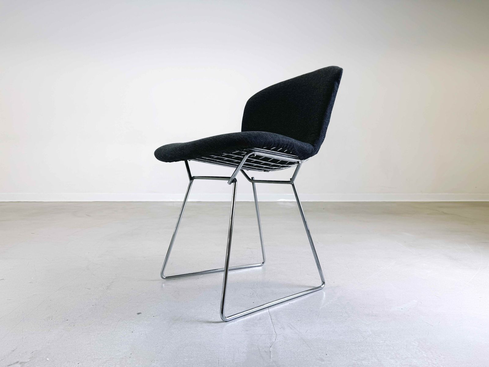 Furniture Set Of 4 Chairs Harry Bertoia Knoll Intenational 1980s Upholstered photo