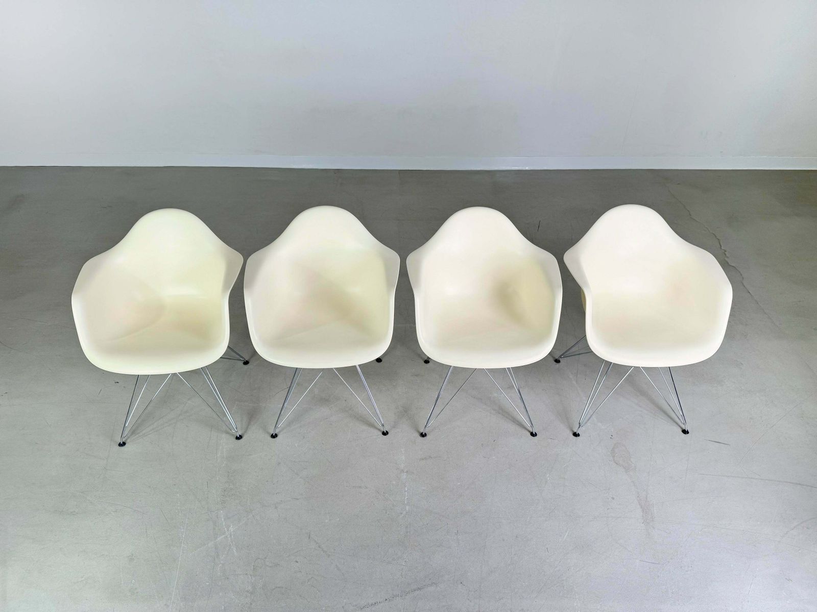 Set Of 4 Vitra Chairs Charles & Ray Eames Plastic Armchair Dar Re photo Furniture