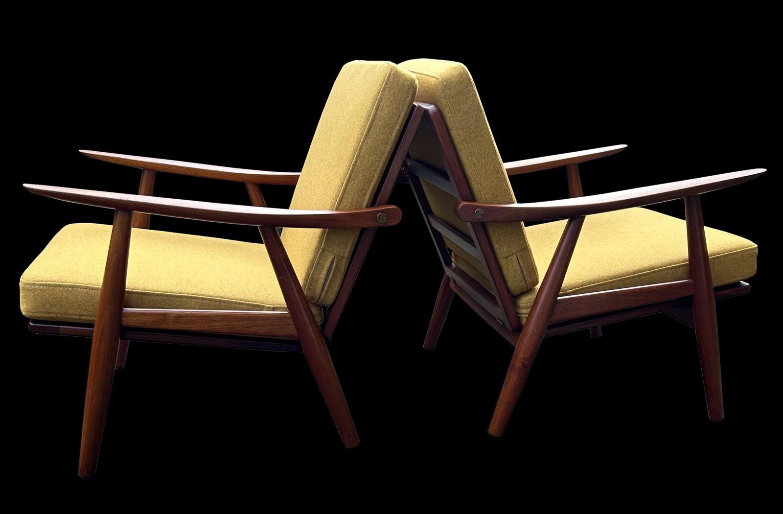 Pair Of Ge270 Lounge Chairs By Hans Wegner For Getama photo vinterior