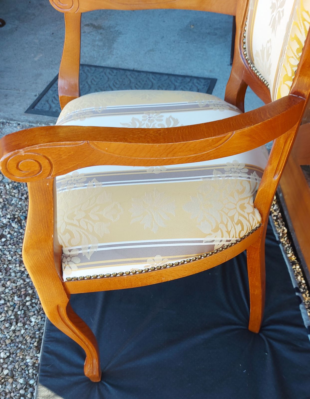 Simple Style Queen Anne Upholstered Accent Arm Chair With Arms, Walnut Timber Legs photo vintage
