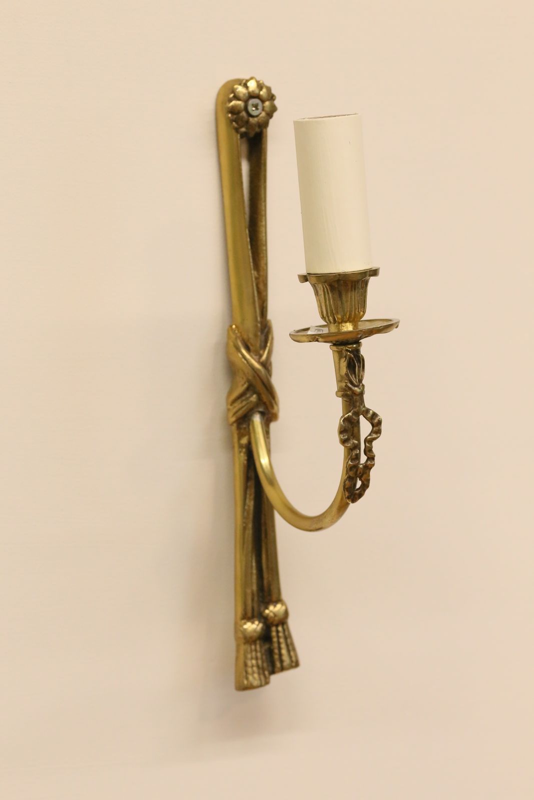 585.0 Set Of Three Electrified French Antique Brass Wall Sconces   H30cm photo