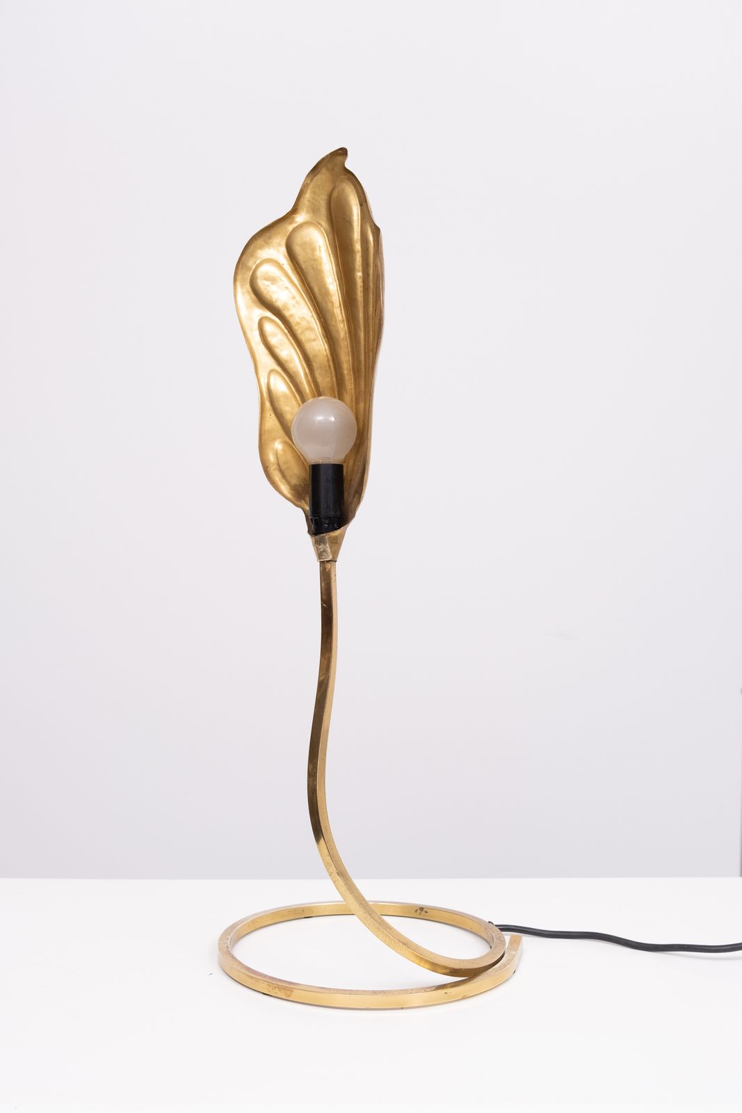 photo vintage Pair Brass Leaf Table Lamps Design By Carlo Giorgi & Tommaso Barbi 1970s