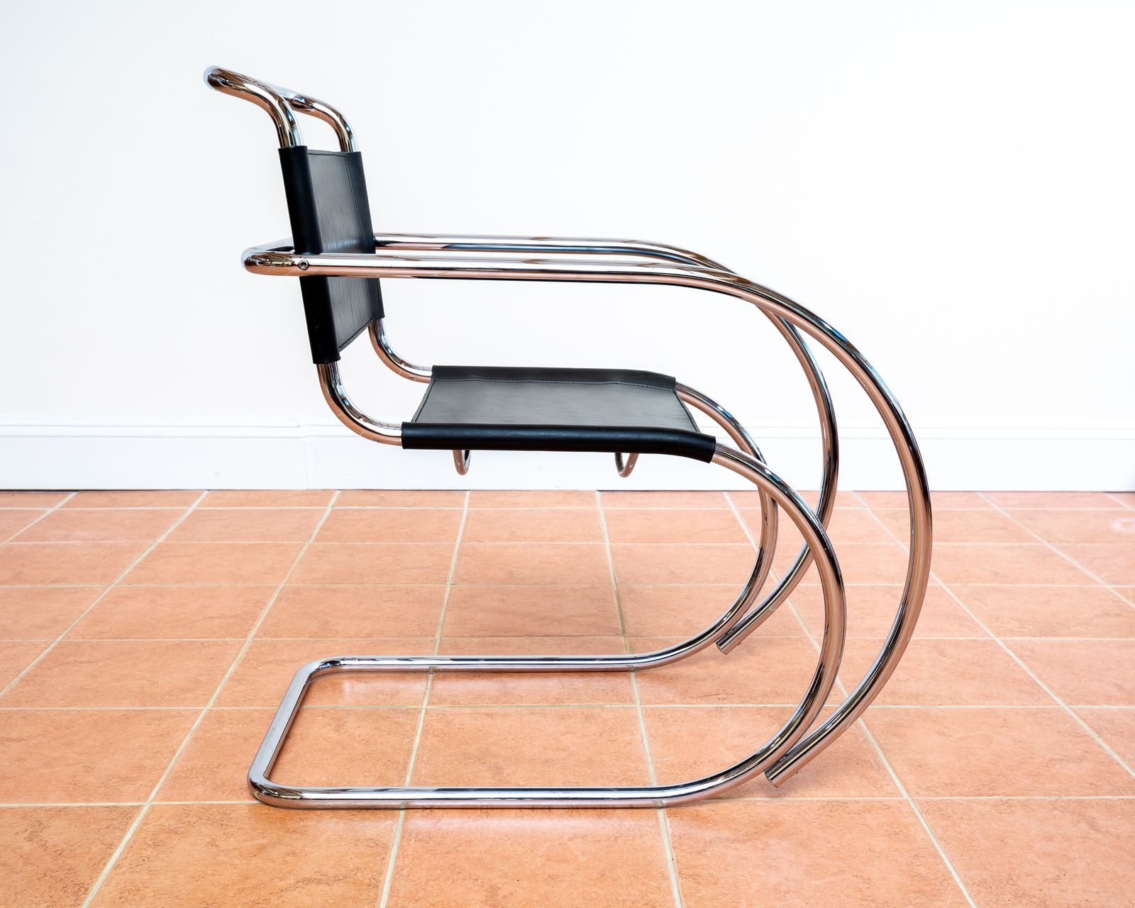 Mies Van Der Rohe Mr20 Armchair Leather Chrome Cantilever Chair Black Leather Bauhaus Mcm Mid Century Leather Arm Chair photo vintage