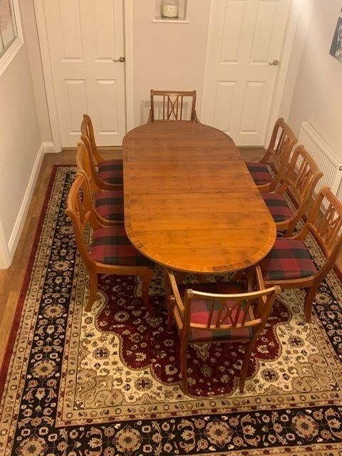 Sale Of A Vintage Set Of Yew Wood Extending Dining Table With 8 Chairs 2xcarvers6xchairs.