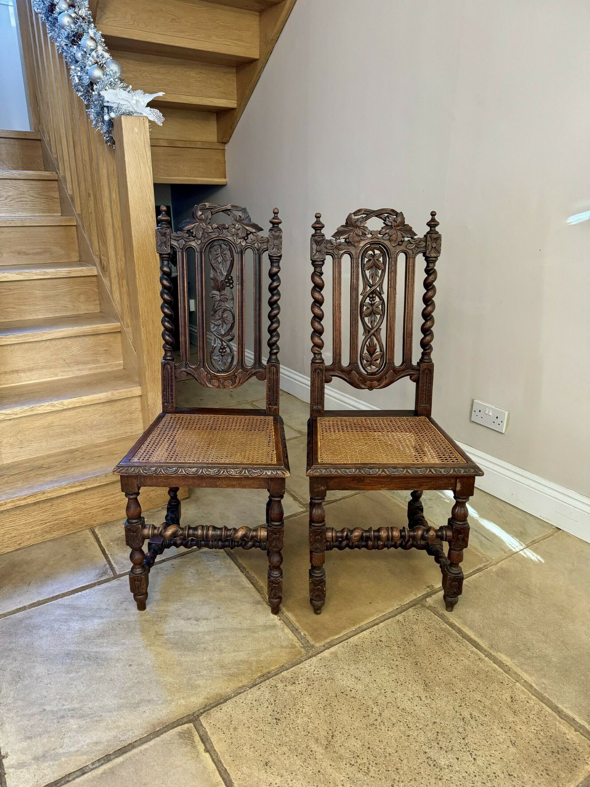 Stylish Set Of Eight Antique Quality Carved Oak Dining Chairs photo 2600.0