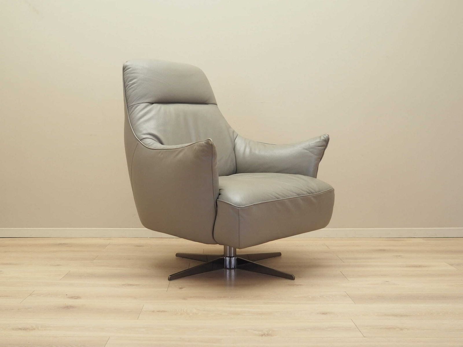 Leather Swivel Armchair, Italian Design, 1990s, Manufacture: Natuzzi photo vintage