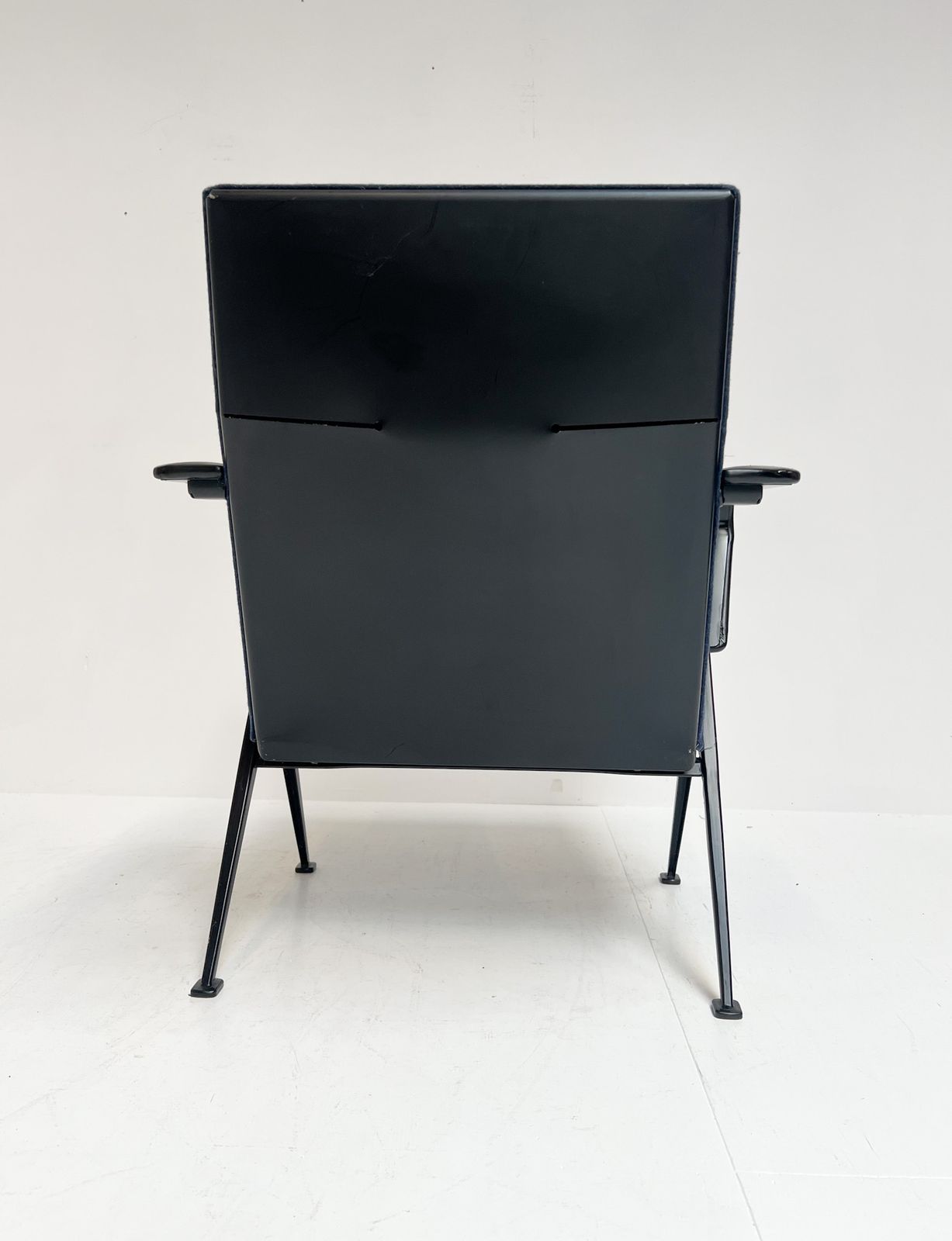 Repose Armchair By Friso Kramer For Circle De Ahrend – Repose Armchair By Friso Kramer For Circle De Ahrend, 1960s photo 1721.07