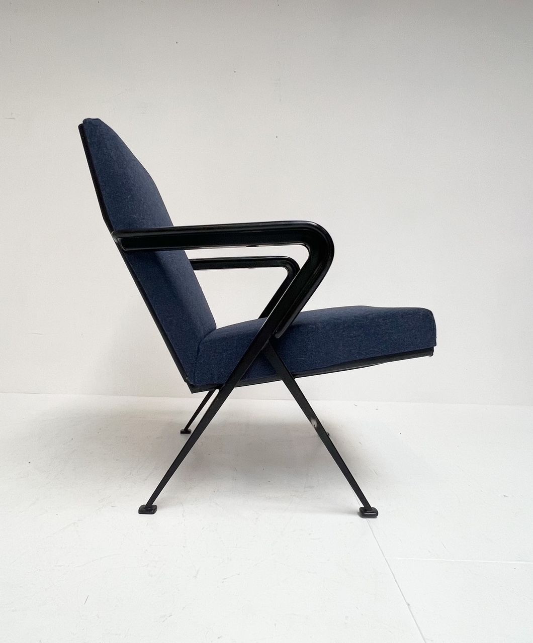Repose Armchair By Friso Kramer For Circle De Ahrend – Repose Armchair By Friso Kramer For Circle De Ahrend, 1960s photo buy