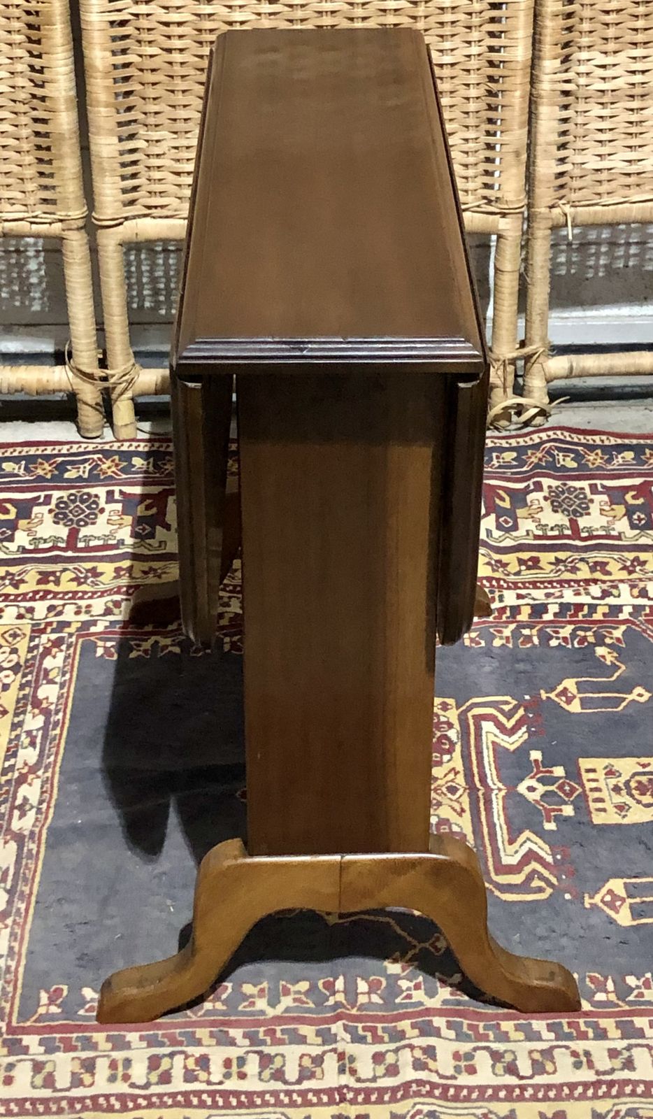 139.0 Handsome Vintage Mahogany Coffee / Occasional Table photo