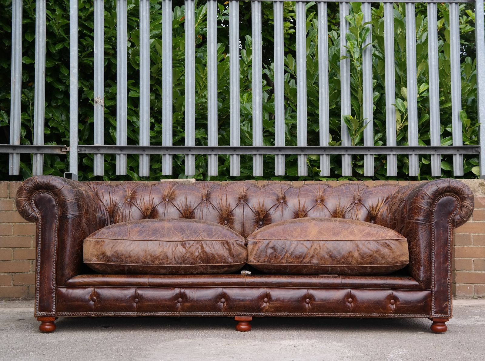 Superb Timothy Oulton Westminster Feather 2.5 Seater Leather Sofa Vintage Cigar