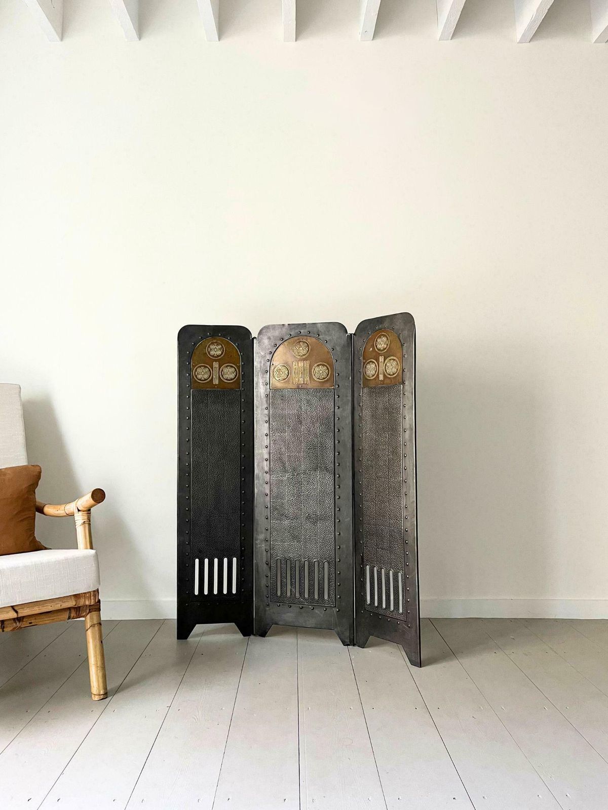 Secessionist Metal Screen, Antique Decorative Austrian Folding 3 Panel Fire Screen In Hammered Steel & Copper Relief C.1900 Vienna Secession photo vintage