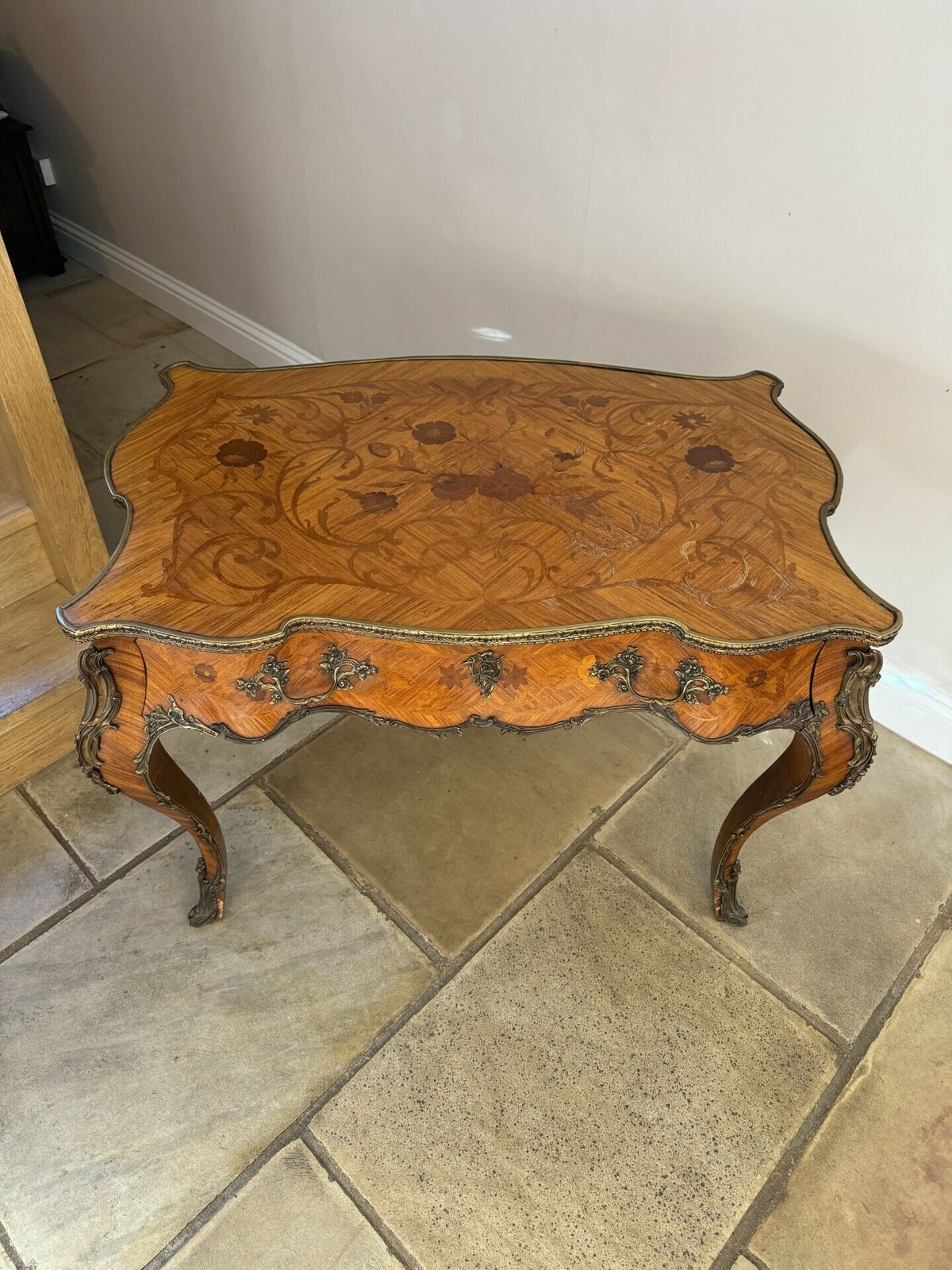 photo furniture Outstanding Quality Antique 19th Century Freestanding French Kingwood Marquetry Inlaid Centre Table