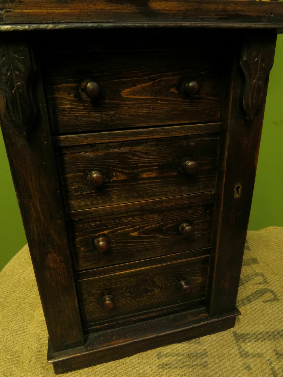 photo vinterior Antique Miniature Apprentice Piece Wellington Chest