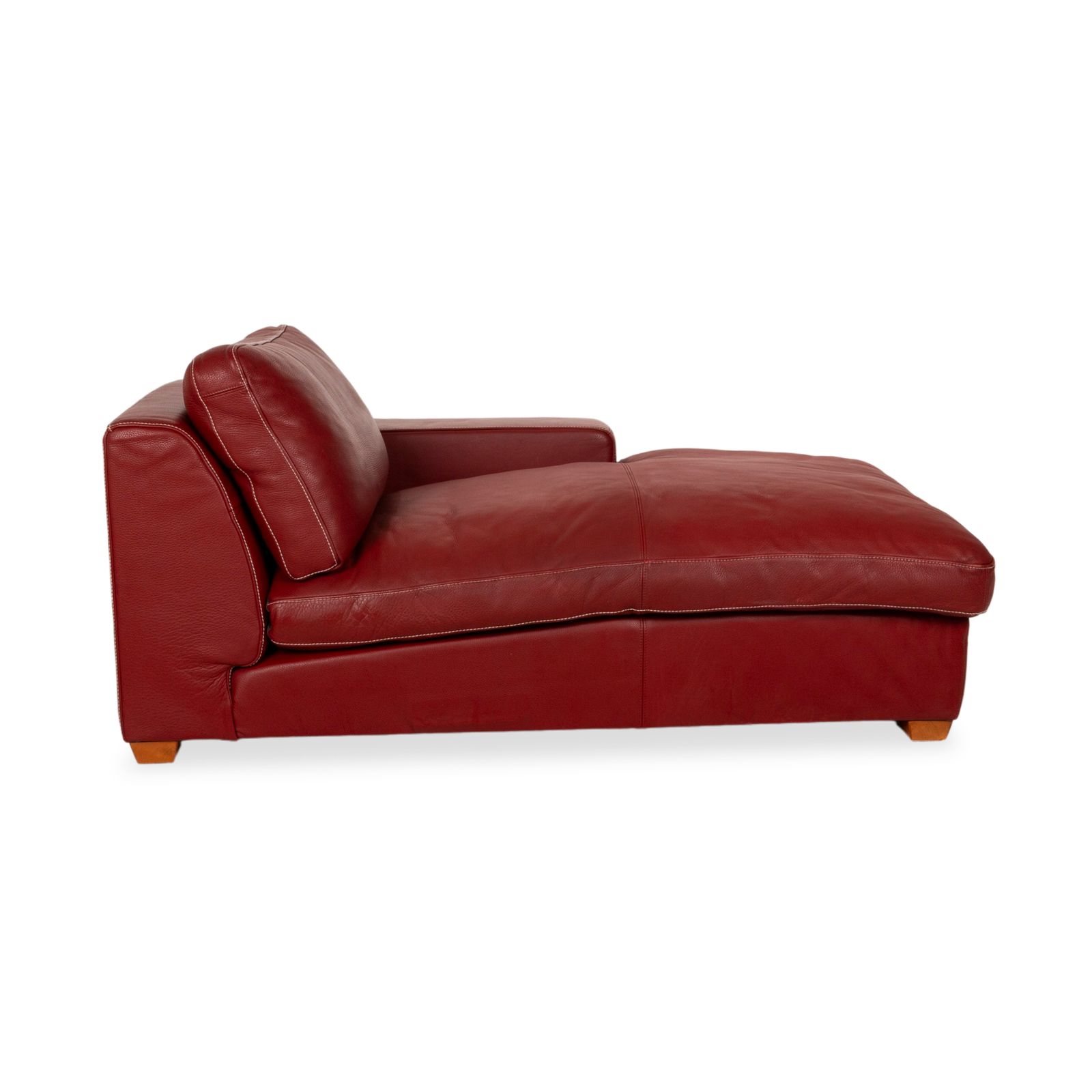 photo furniture Christine Kröncke Leather Lounger Red