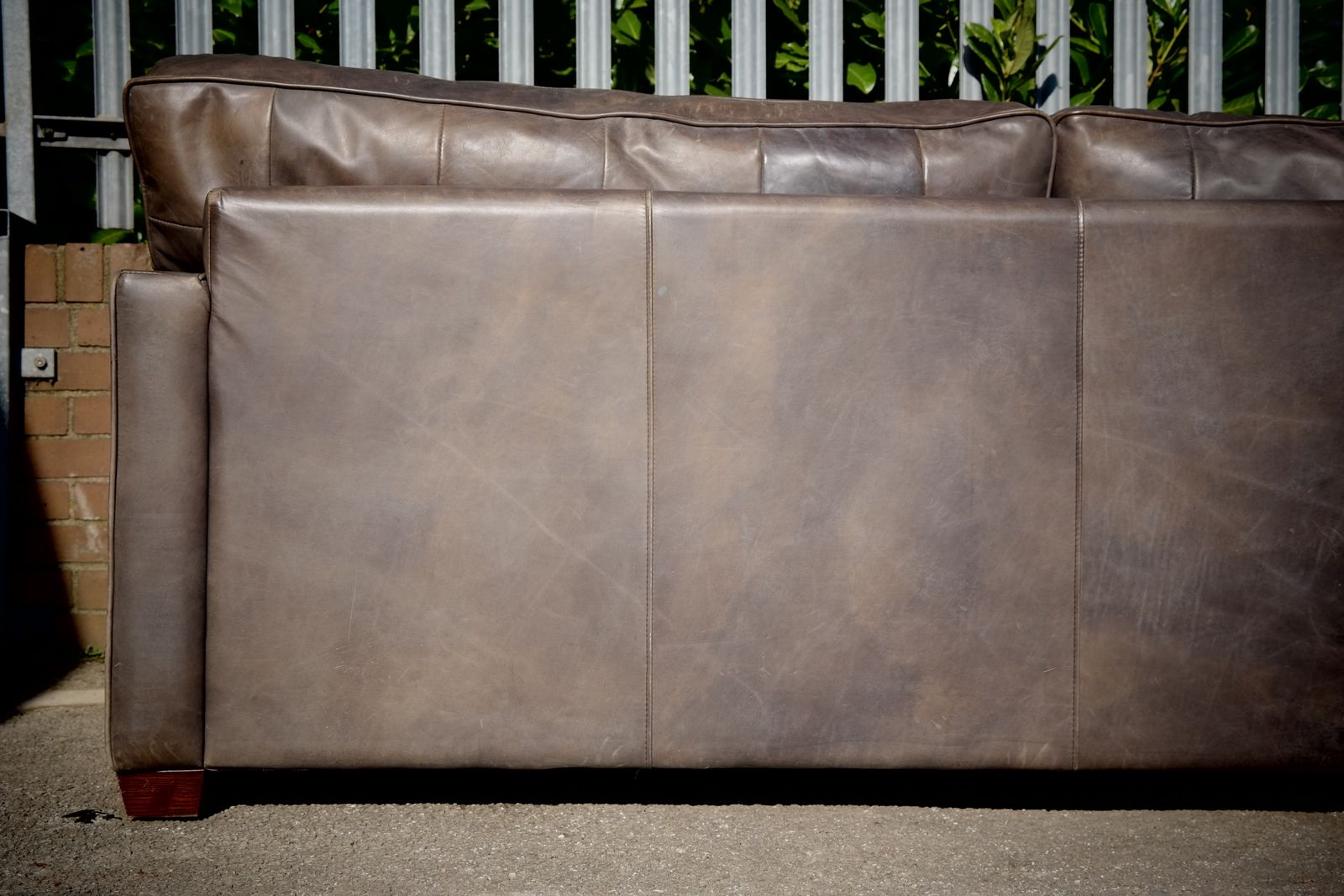 photo furniture Super Timothy Oulton Viscount Williams 3/4 Seater Leather Sofa Destroyed Black