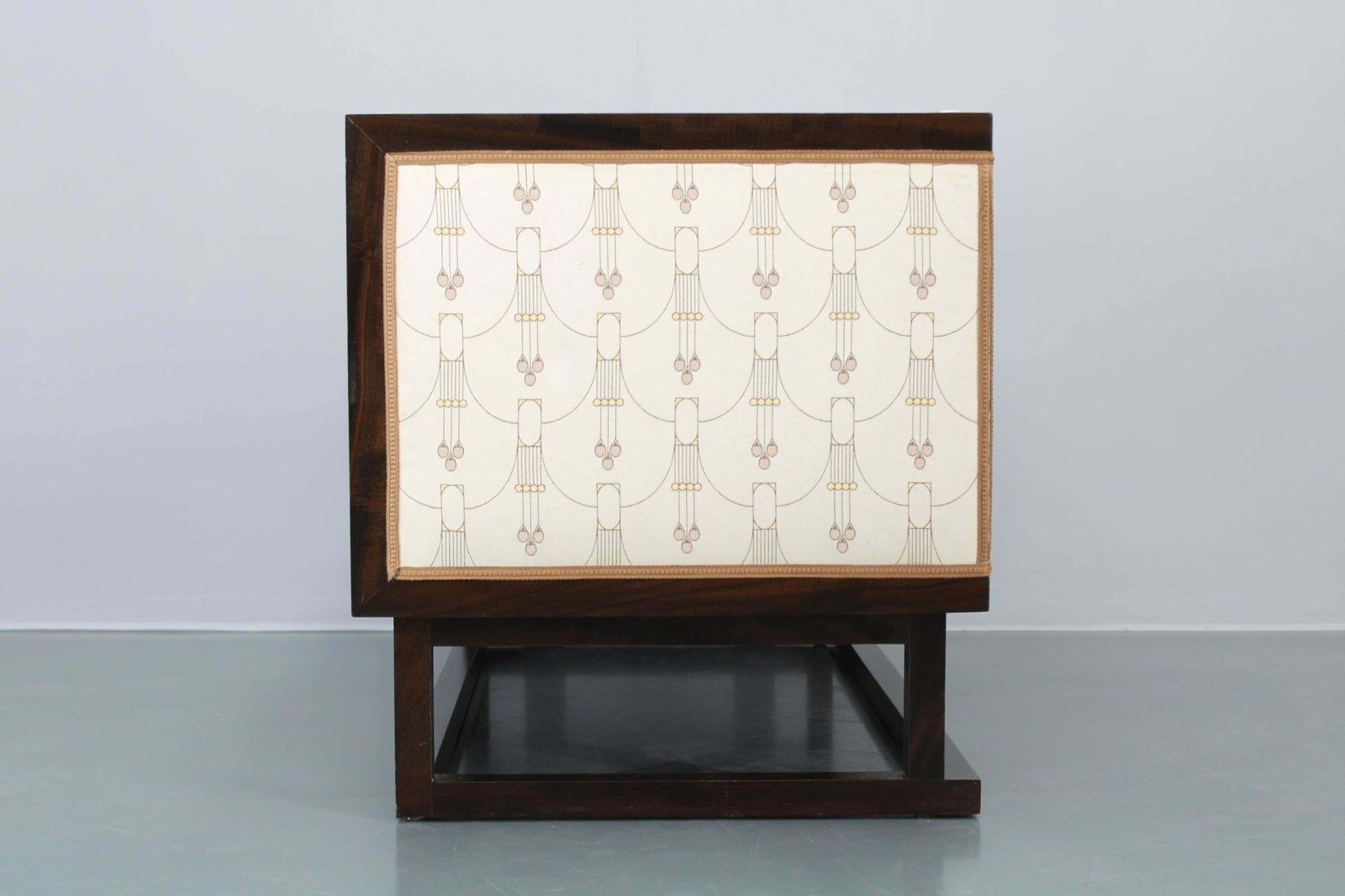 4280.0 Josef Hoffmann "Cabinet" Sofa By Wittmann, Austria photo