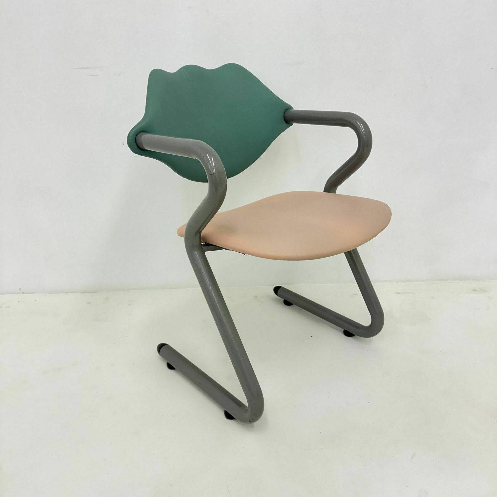 photo furniture Memphis Stijl Lederen Fauteuil, Jaren 1980