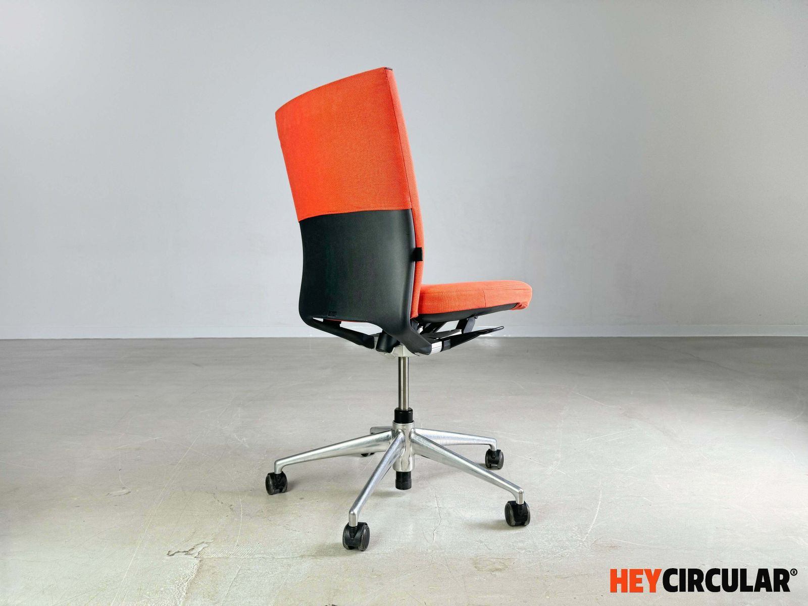 photo furniture Vitra Office Chair T Chair Red Blue Grey Black Design Chair