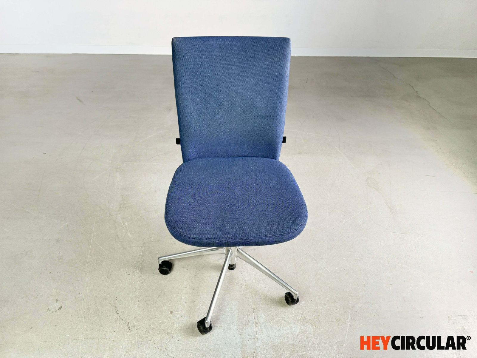photo vinterior Vitra Office Chair T Chair Red Blue Grey Black Design Chair