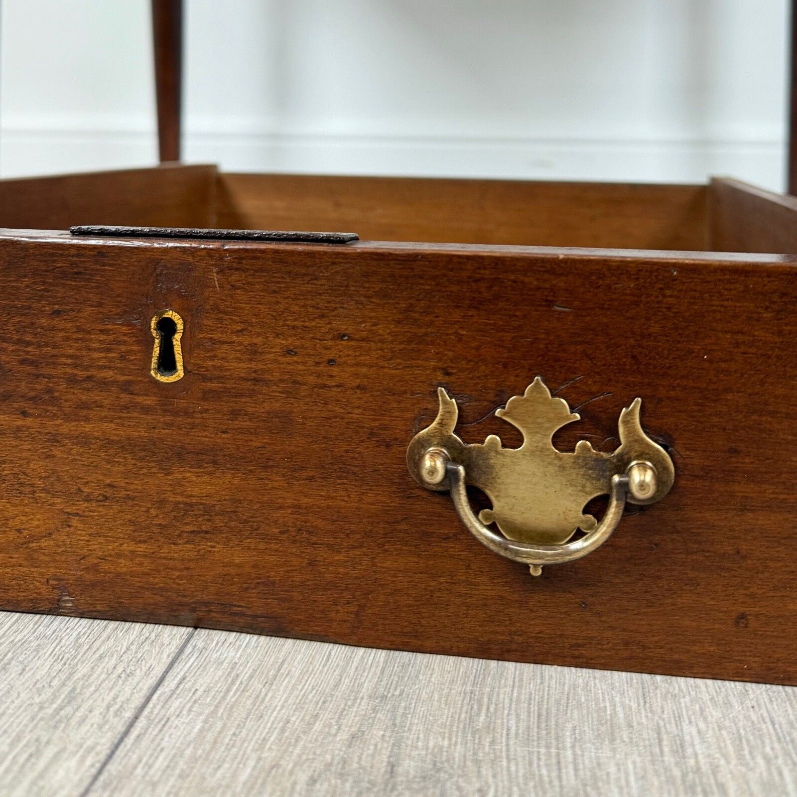 photo vinterior Antique 19th Century Unusual Desk In Mahogany