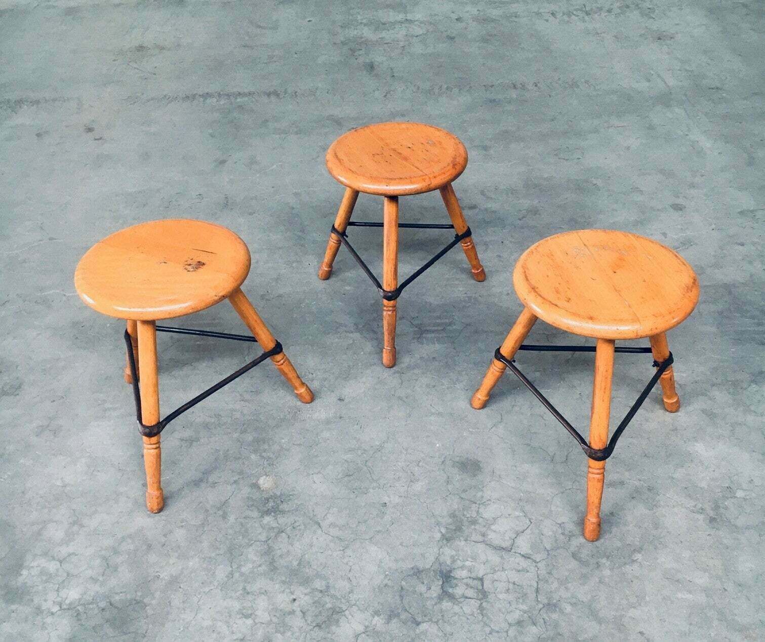 Industrial Design Lage Driepoot Krukken Set, België Ca. Jaren 1950 photo buy