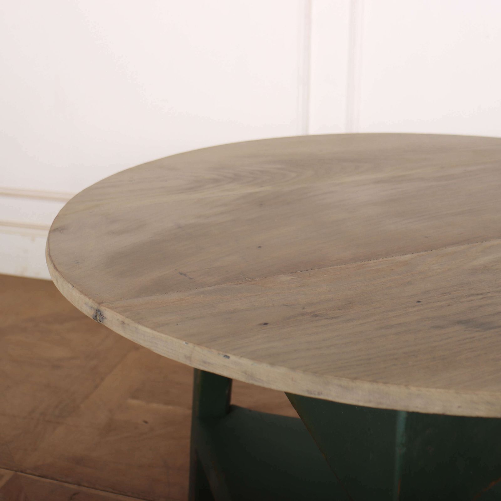 Welsh Painted Cricket Table, 1800s photo vinterior