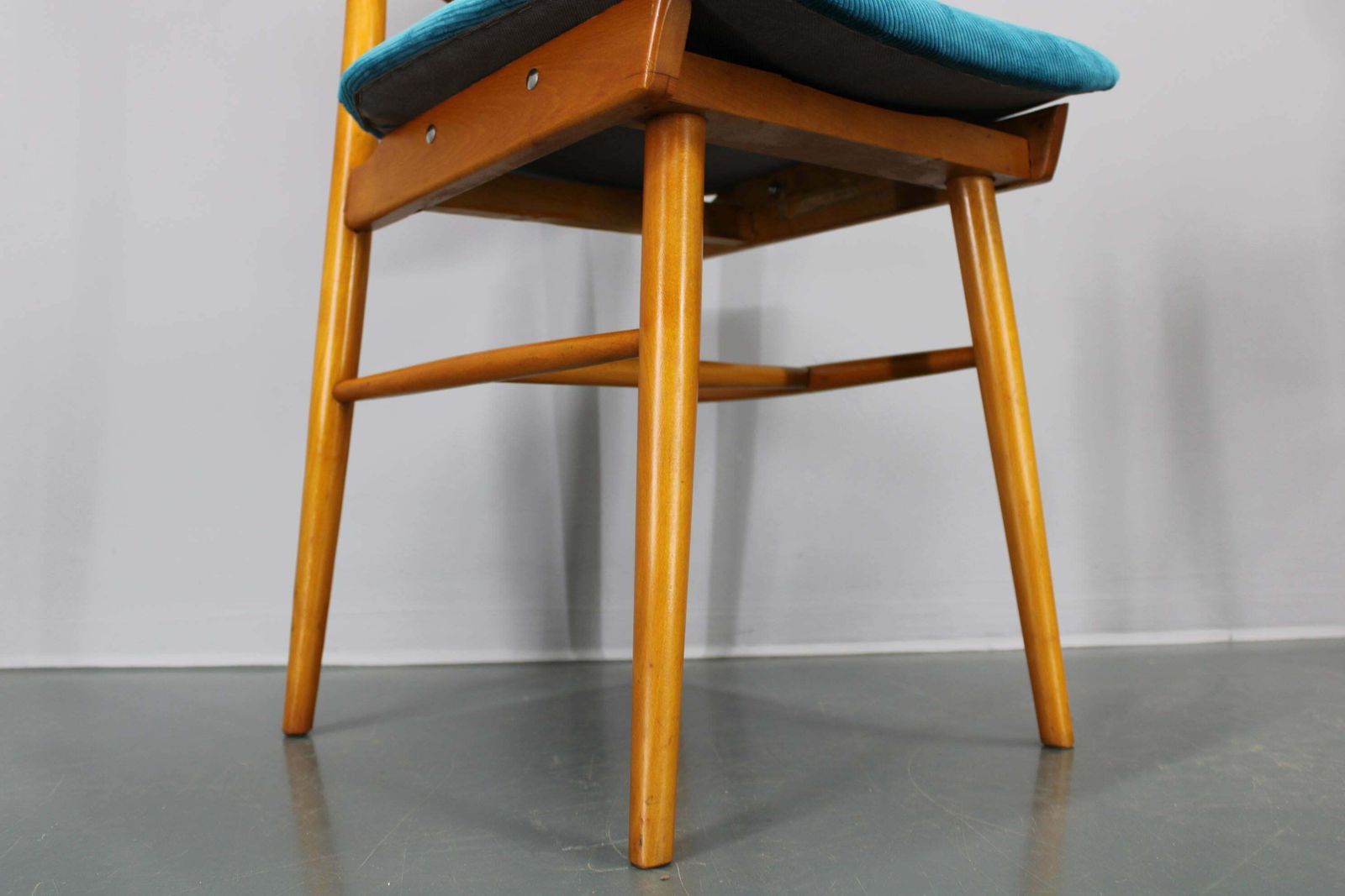 photo furniture 1970s Set Of Four Beech Dining Chairs By Ton, Czechoslovakia