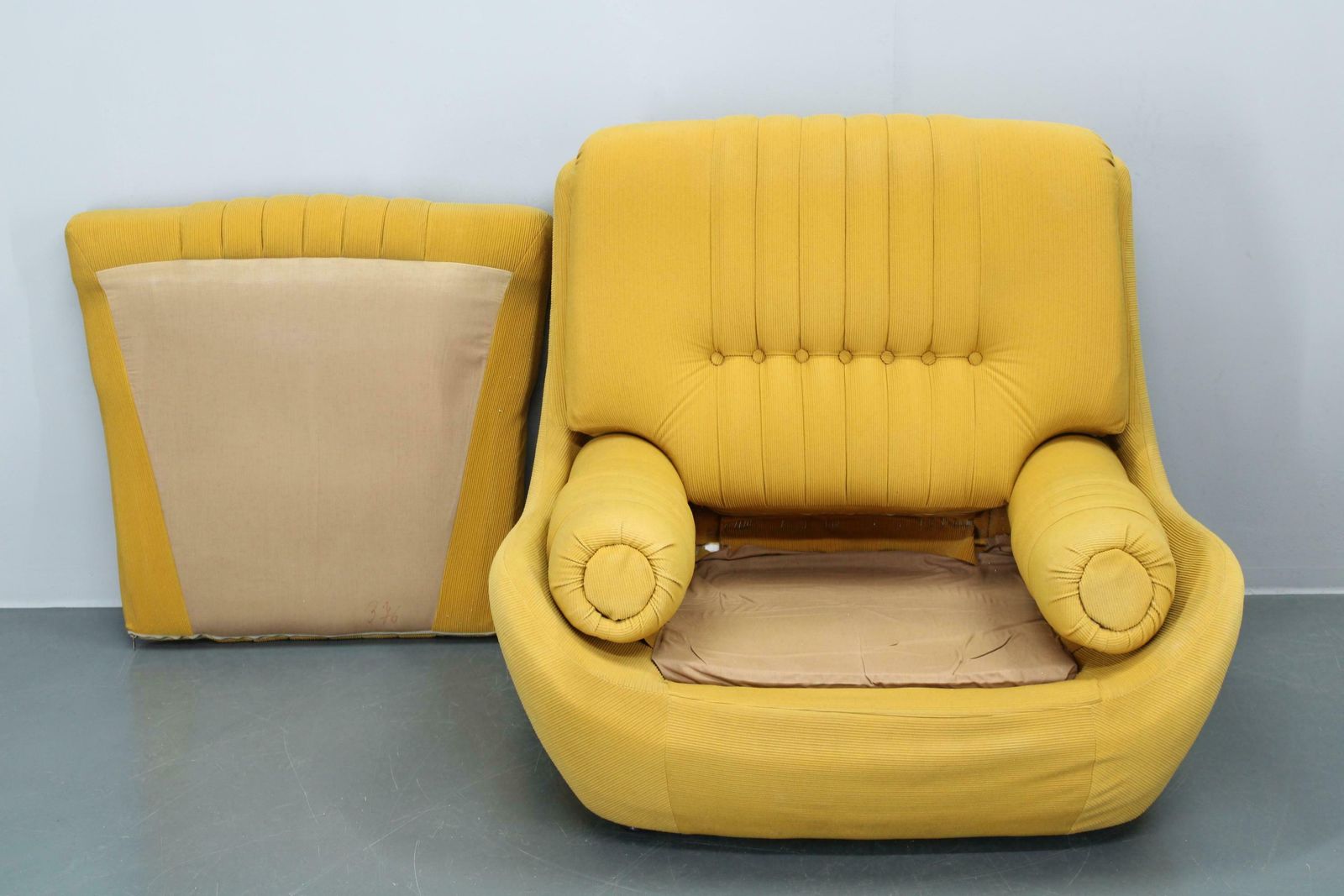photo vintage 1970s Rare Space Age Pair Of Armchairs , Czechoslovakia