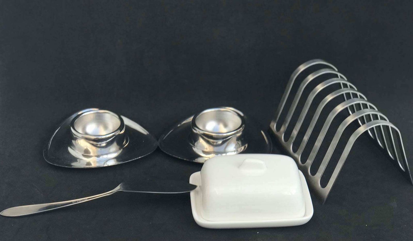 Ontbijtset Voor Twee – Alessi Roestvrijstalen Toastandhouder En 2 Alessi Alfra Eierdopjes – Modernistisch Minimalistisch photo buy