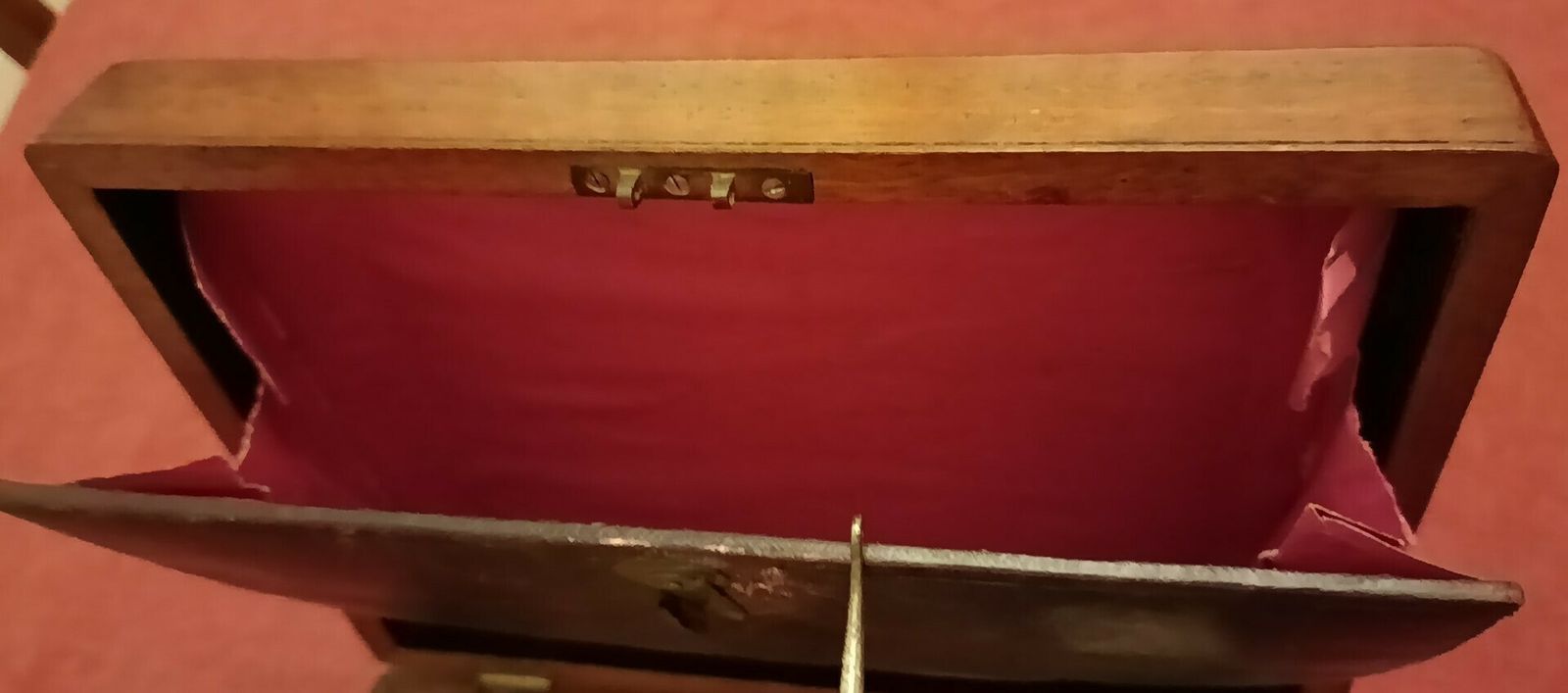 Antique Mahogany 19th Century Ladies Travelling Box. photo 275.0