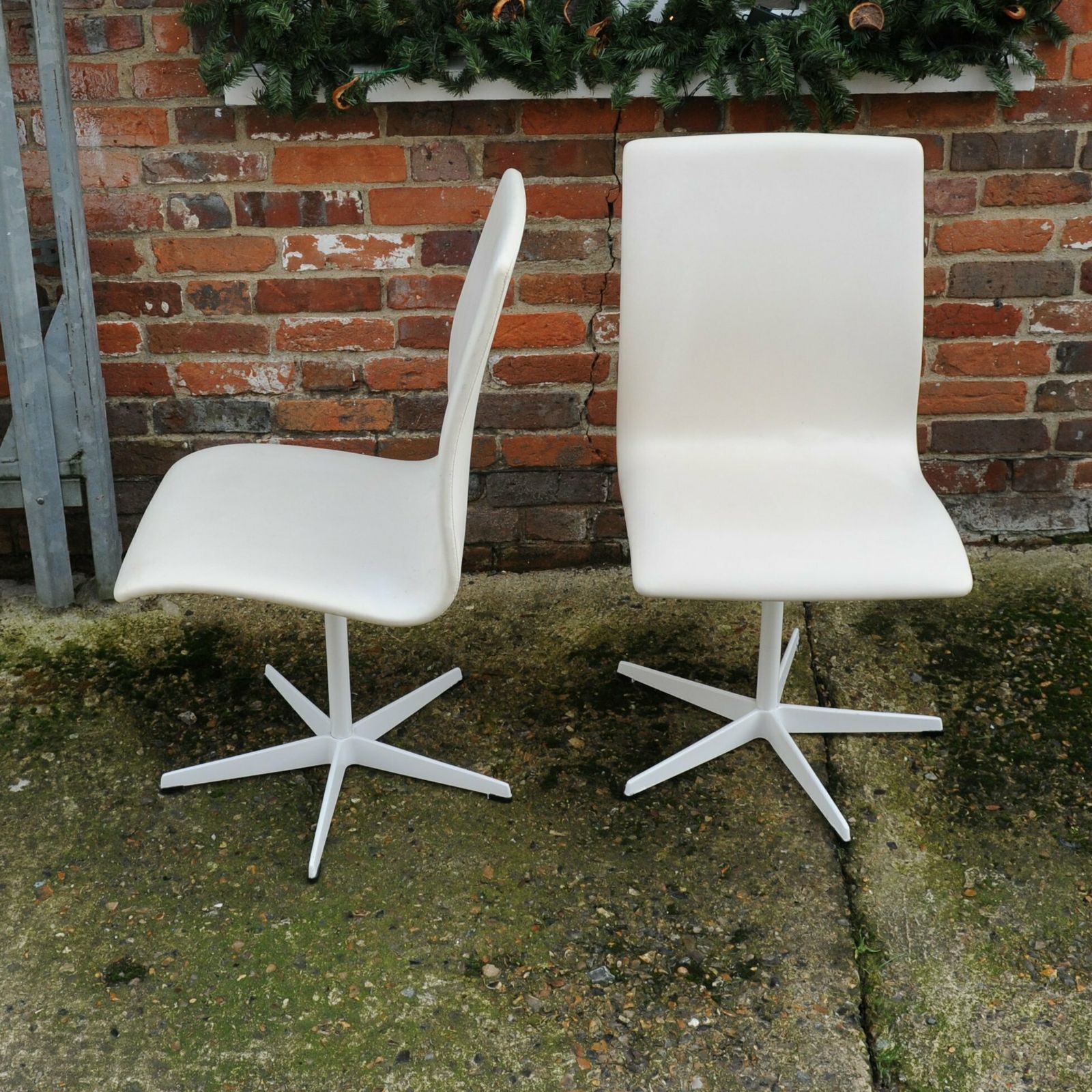 'Oxford' Swivel Chairs In White By Arne Jacobsen For Fritz Hansen, 1965, Set Of 4 photo for sale
