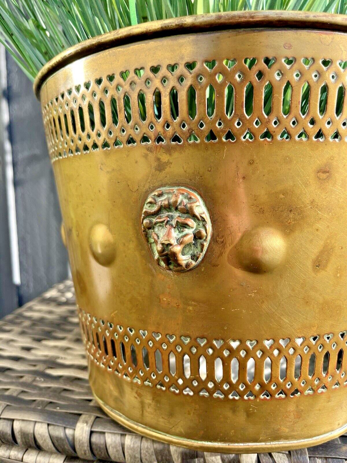 Antique Brass Regency Lions Head Heart Fretwork Planter Plant Pot Jardiniere Af photo vinterior