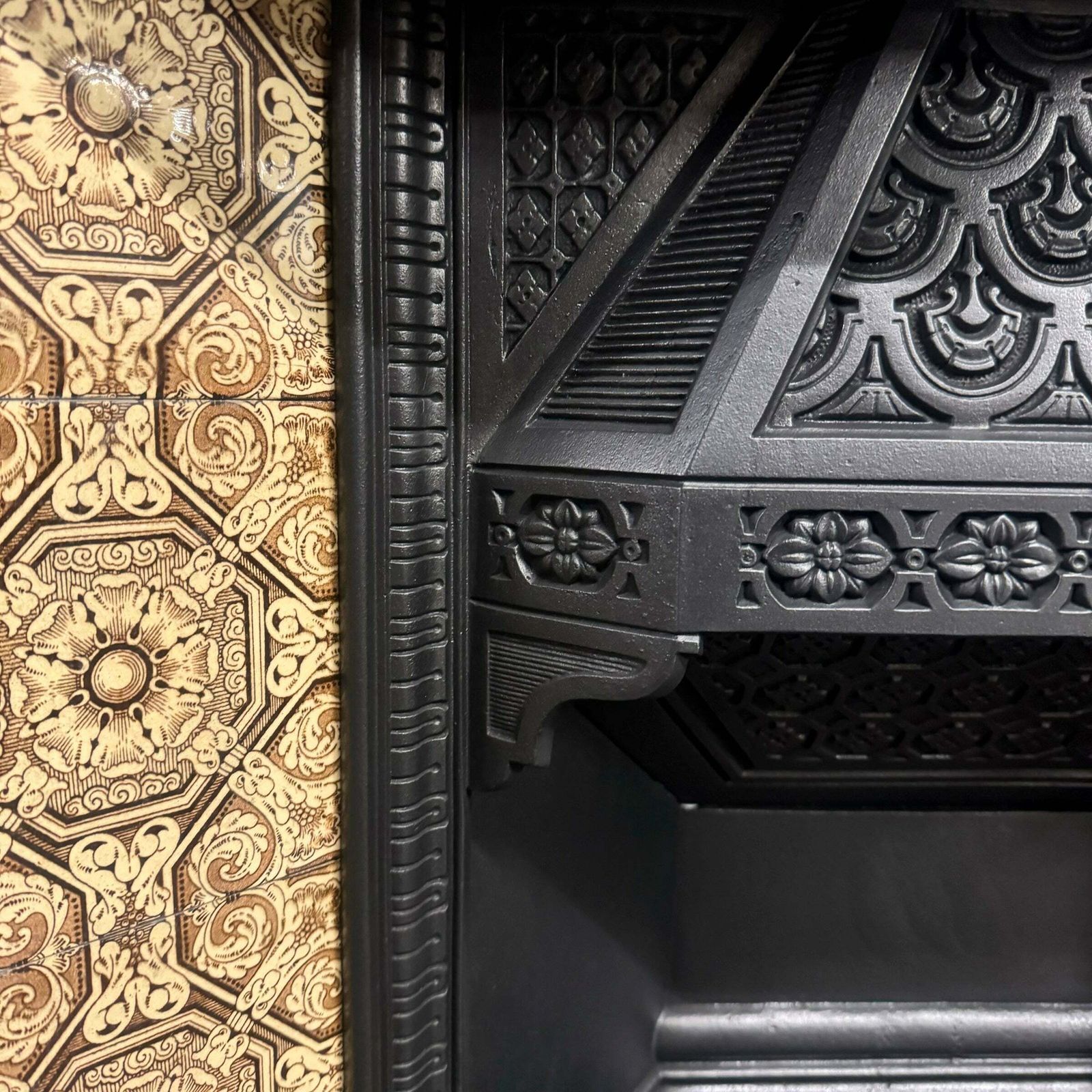 photo vinterior Antique Victorian Tiled Fireplace Insert