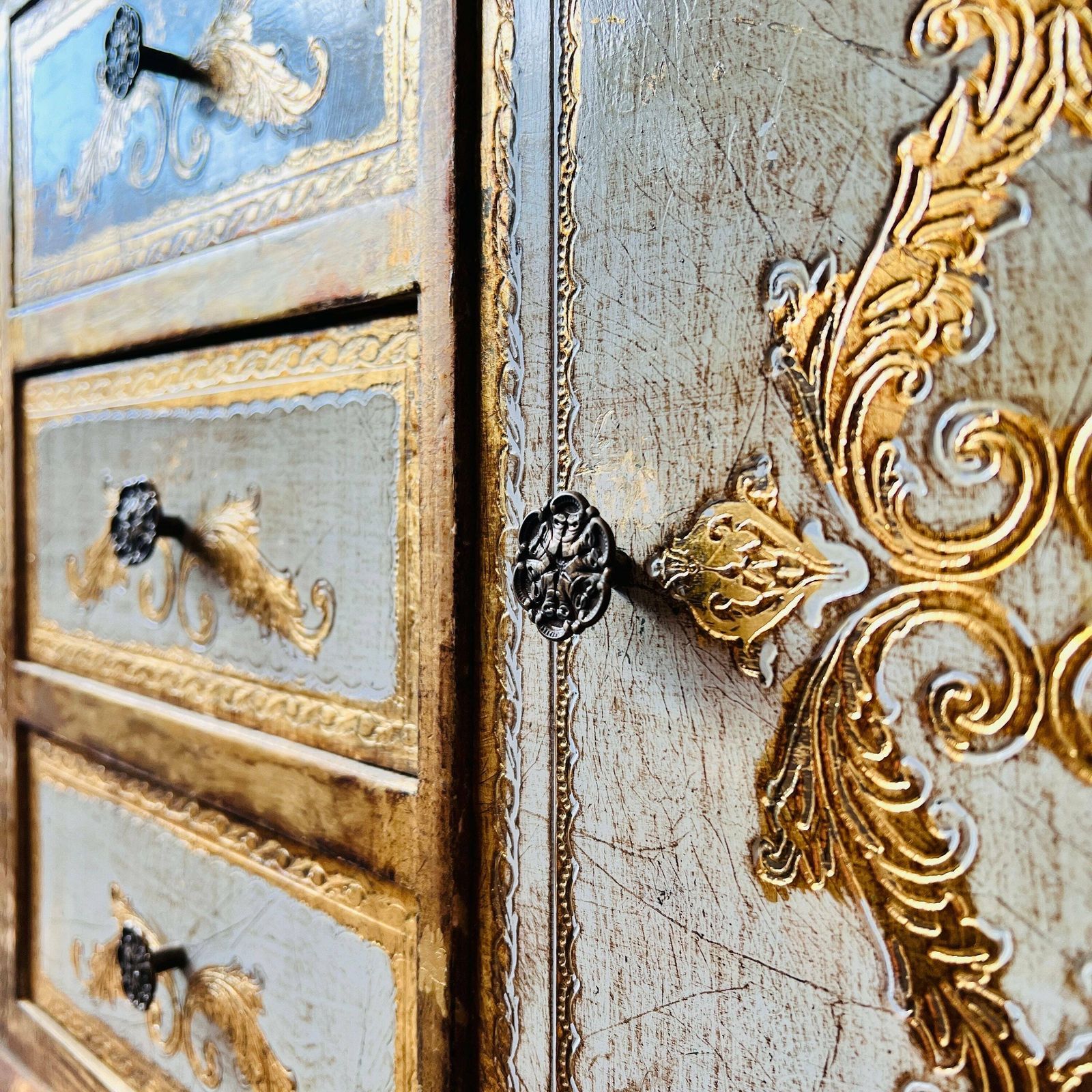 Vintage Kastje | Verguld Houten Italiaans Kastje | Hollywood Regency | Florentijns Meubilair photo for sale