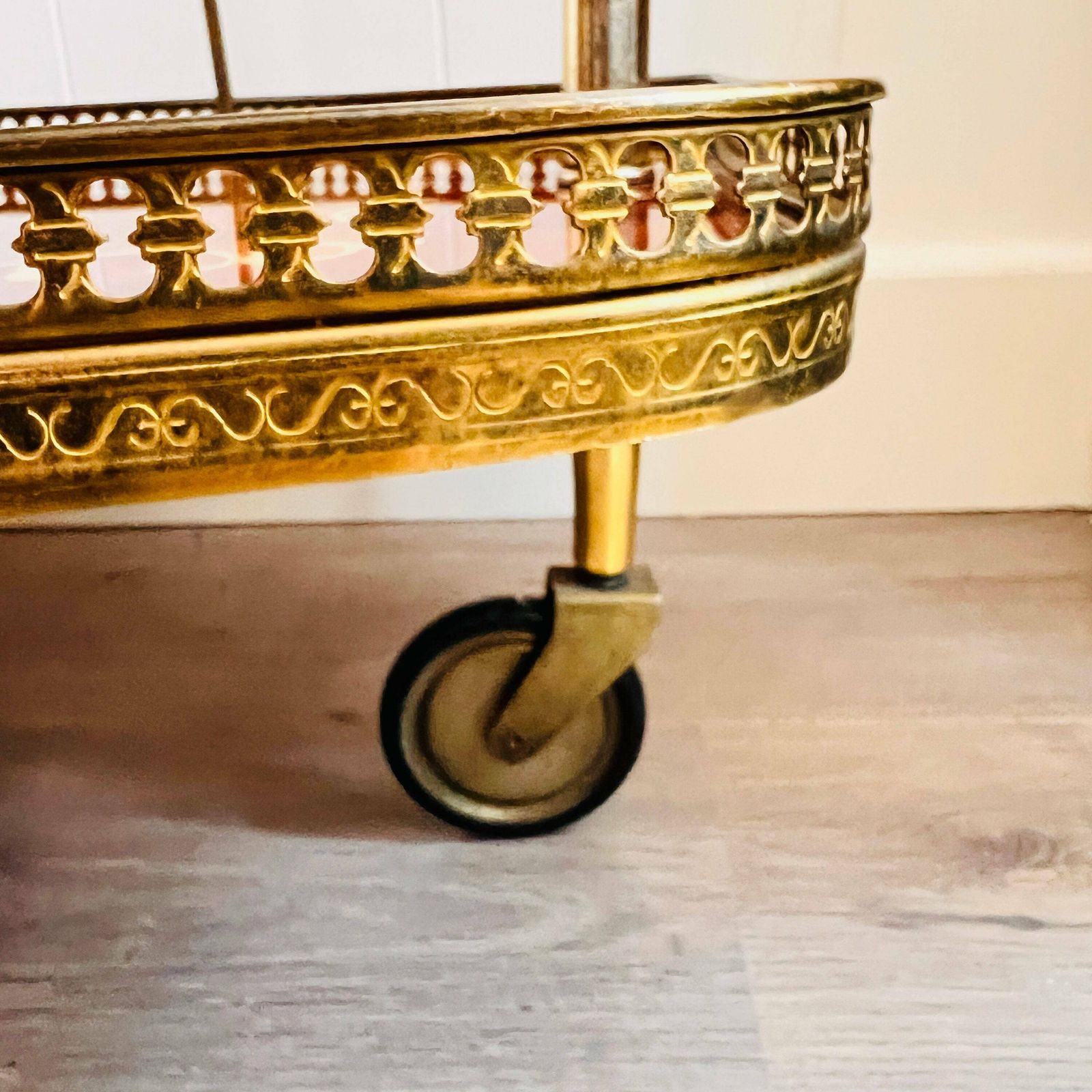Elegant Hollywood Regency Vintage Bar Cart Featuring Italian Marquetry Inlay 1960s photo buy