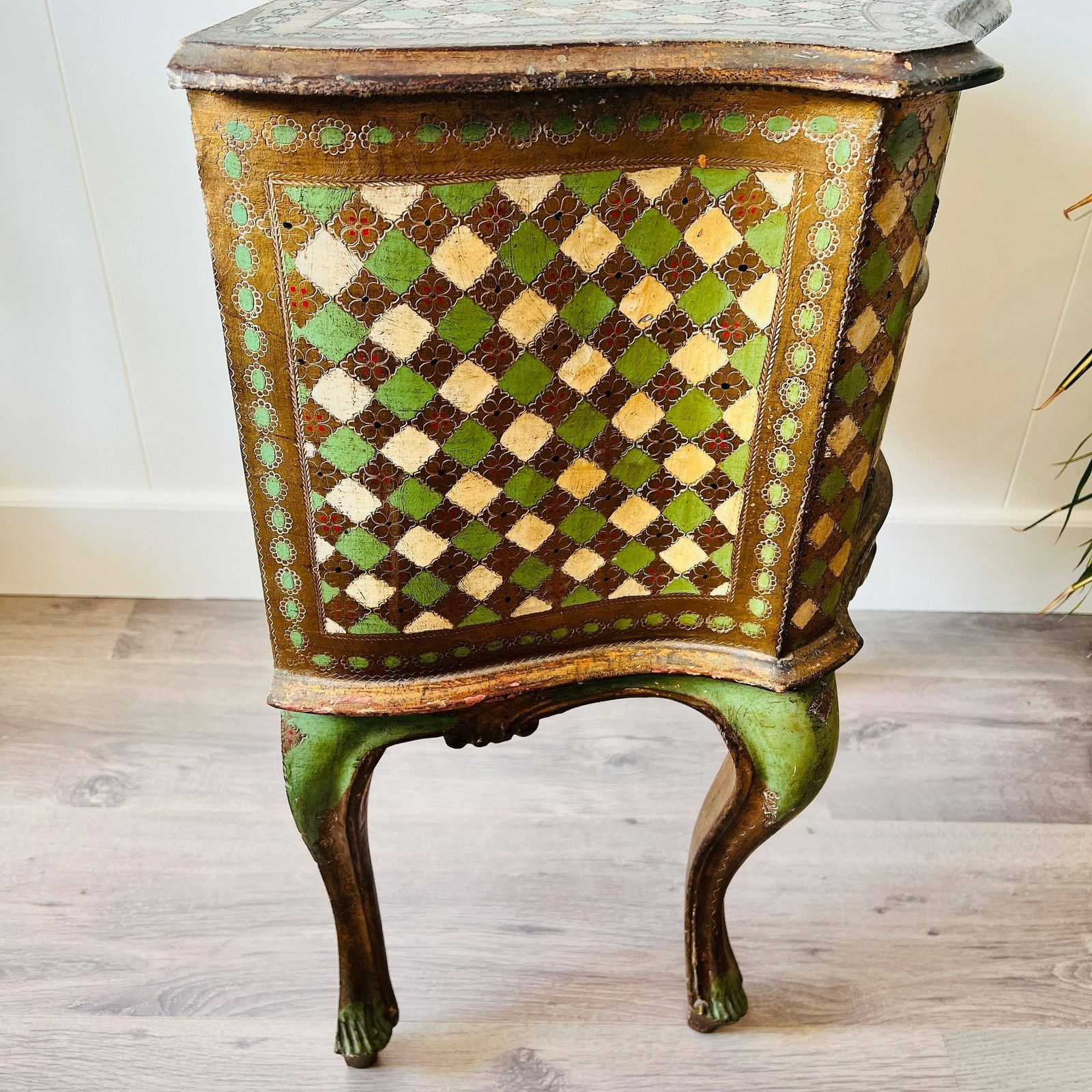Vintage Cabinet / Gilded Wood Italian Cabinet / Hollywood Regency / Florentine Furniture photo vinterior
