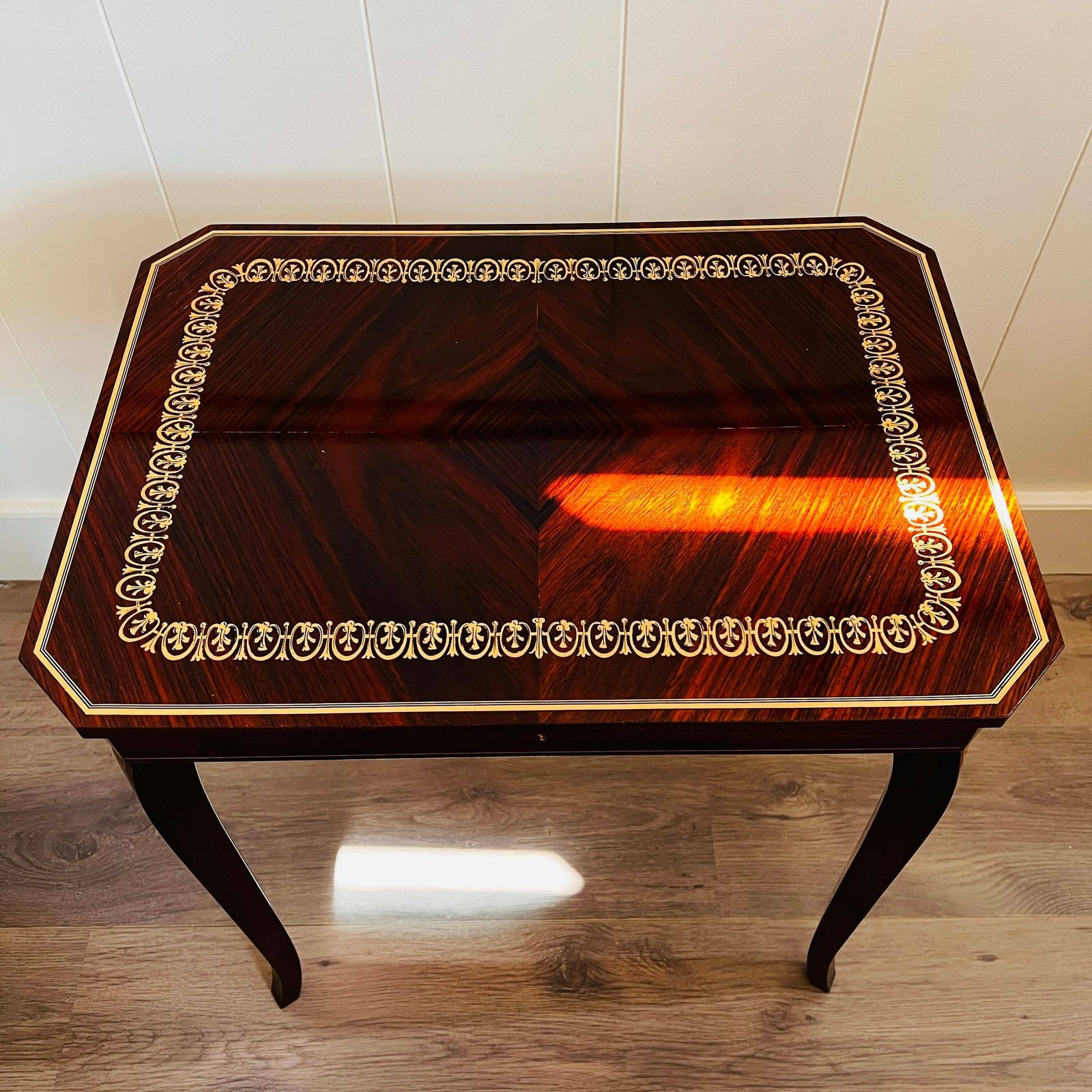 Italiaanse Muzikale Tafel Met Marqueterie Inlegwerk, Interieurstuk photo furniture